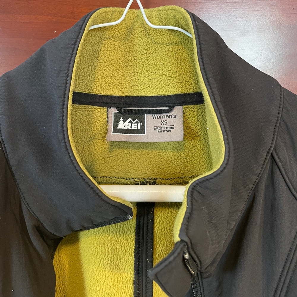 REI Women’s Fill Zip Fleece Lined Soft Shell Jacket, XS